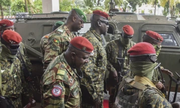 Водачот на државниот удар, генерал Мамади  Думбуја, фаворит на претседателските избори во Гвинеја