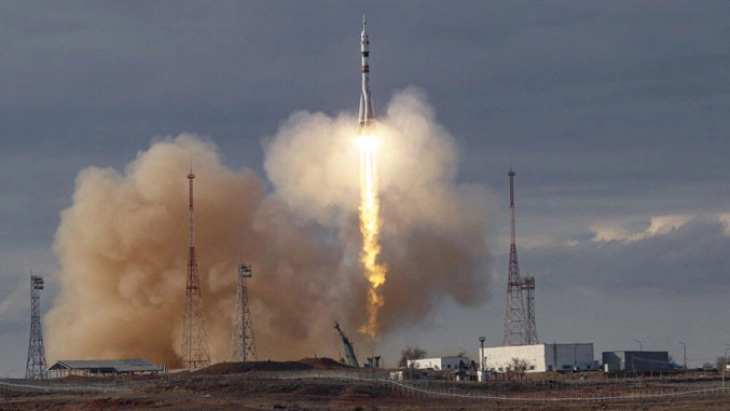 Три ирански сателити лансирани во вселената со помош на руски ракети