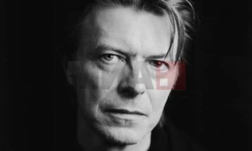 David Bowie's handwritten lyrics could fetch €115,000 at auction