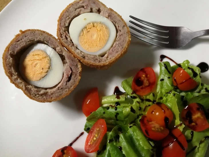 Role me mish të grirë me vezë