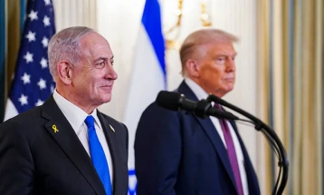 Трамп на средба со Нетанјаху: Постигнат голем напредок во петминутен разговор