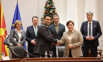 Потпишан Договорот за заем со ЕБОР вреден 20,9 милиони евра - ќе се набавуваат електрични локомотиви за ЖРСМ Транспорт