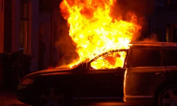 Велешките пожарникари спречиле пожар од возило што зафатил и друго возило и бандера да се прошири на куќите во тесните сокаци во стариот дел од градот