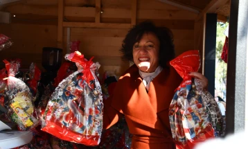 Поделени новогодишни пакетчиња за најмладите во Кисела Вода