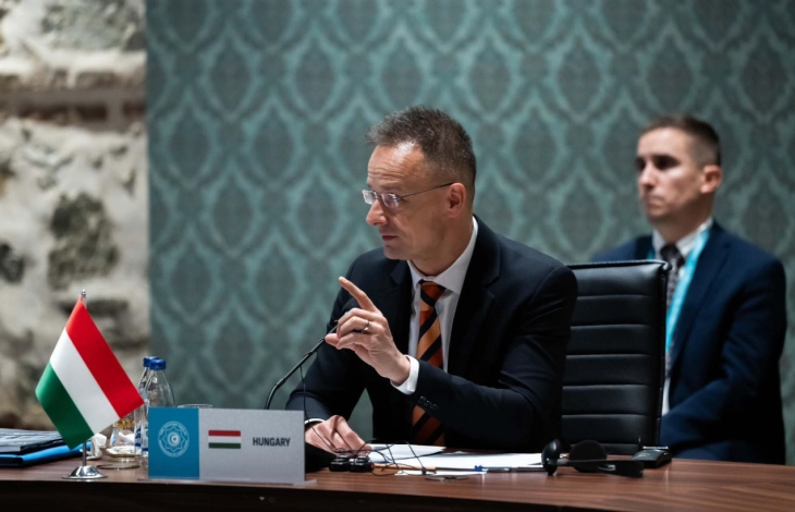 Сијарто: Брисел дава погрешни одговори на клучните прашања, ја загрозува иднината на Европа