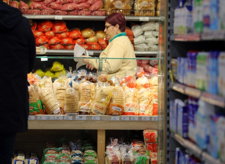 Më së shumti është konsumuar bukë dhe patate, ndërsa më shumë lëngje se sa verë dhe kafe