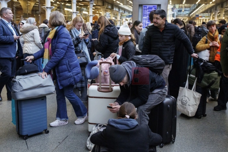 Илјадници патници заглавени меѓу Британија и Франција поради прекин на струја во Евротунелот