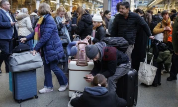 Илјадници патници заглавени меѓу Британија и Франција поради прекин на струја во Евротунелот