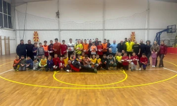 Костадинов предпразнично со младите фудбалери на „Атлетико 2021“ од Облешево