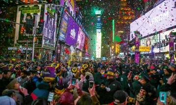 Како одбројувањето на секундите до Нова година прерасна во традиција