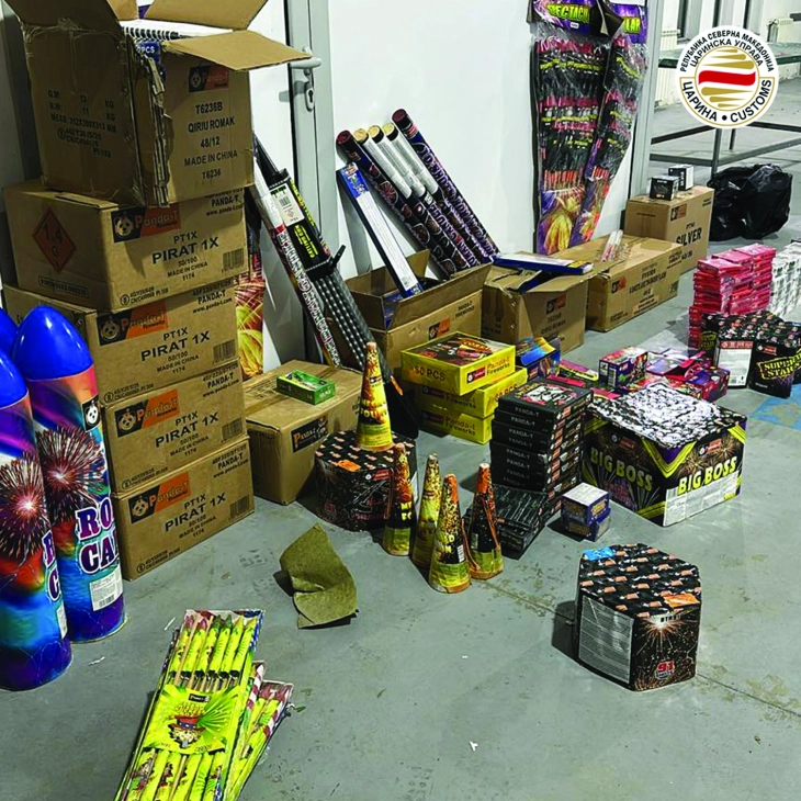 Sekuestrohen mbi 40 mijë copë fishekzjarrë në një aksion të ekipit mobil doganor