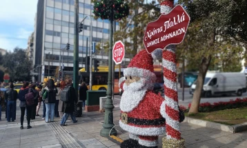 Обичаи и верувања за Нова година во Грција – пита со паричка, калинка и влегување дома со десна нога за среќа