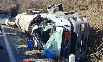 Më shumë se 24 orë në ndërprerje të plotë komunikacioni në aksin rrugor Strugë - vendkalimi kufitar 
