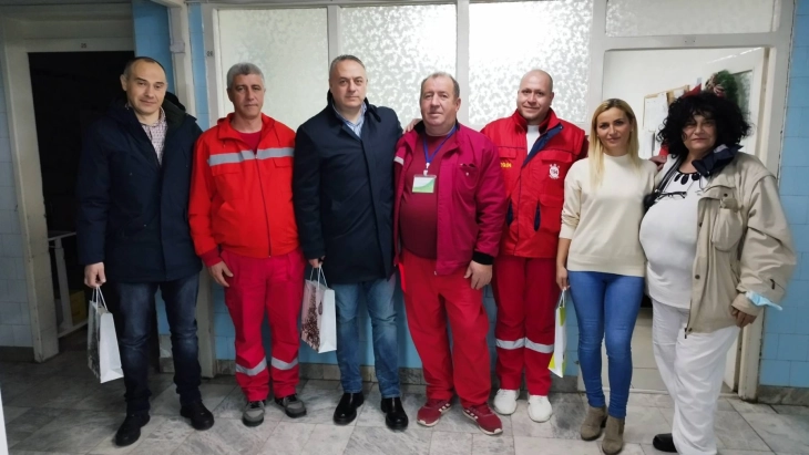 Градоначалниците на Берово и Пехчево на новогодишна ноќ во посета на дежурните служби