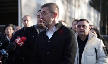 Pishinë të mbyllur me qendër spa do të ketë Kavadari,  Mickoski në inspektim të punimeve