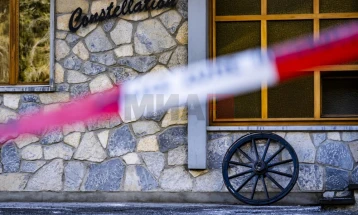 „Два света“ во Кран-Монтана: Помеѓу тагата за жртвите и продолжувањето на туристичката сезона