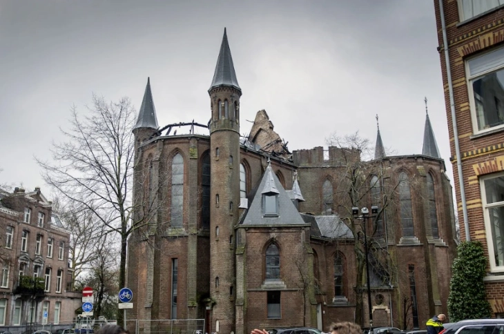 Иницирани кампањи за обнова на опожарената црква „Вондел“ во Амстердам