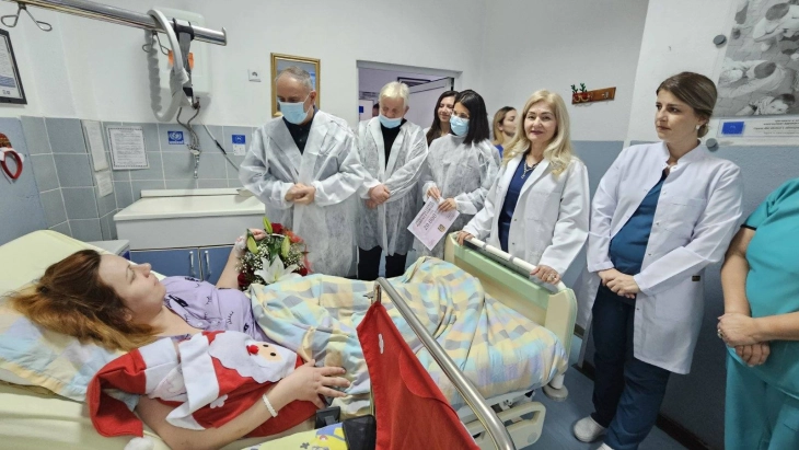 Градоначалникот Ќура го посети првото новороденче во струшката болница