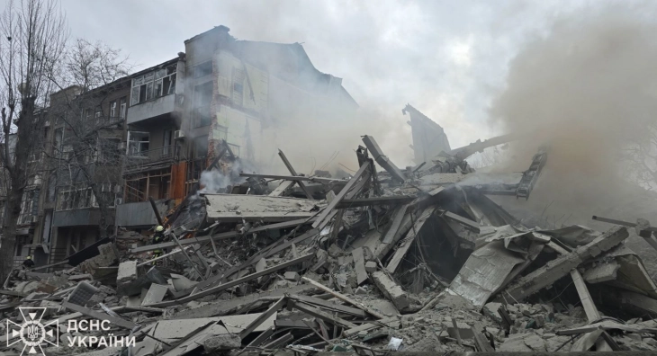 Украина информира за многу повредени во напад врз станбена област во Харков