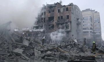 Најмалку 25 повредени во ракетниот напад врз станбена зграда во Харков