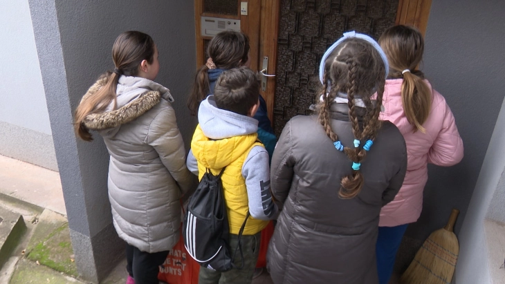 Живи обичаите за Коледе и Бадник во штипско-овчеполскиот регион, лебот со паричка се крши на Бадниковата вечера