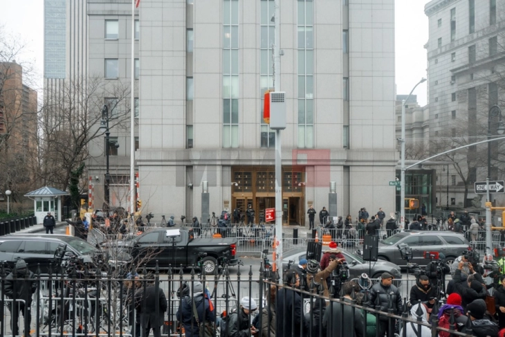 Maduro e angazhoi avokatin e Asanzhit