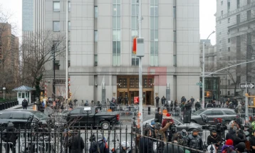 Maduro e angazhoi avokatin e Asanzhit