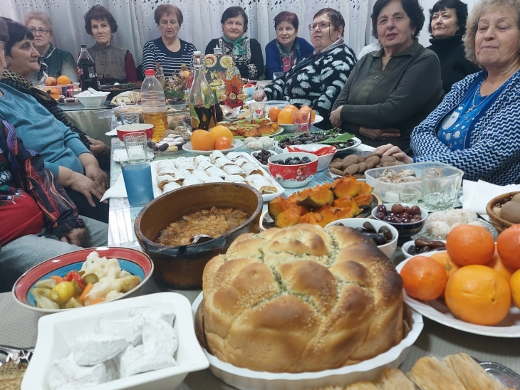 Прилепските обичаи околу Божик имаат свои обележја, а во основа е надежта