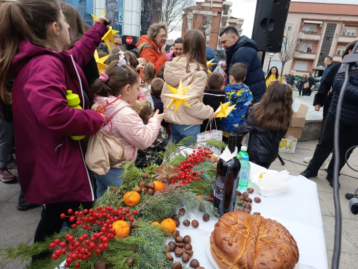 Христовото раѓање најавено со Бадникова поворка во Кавадарци