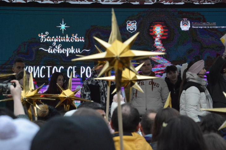 Several thousand children head Badnik processions nationwide carrying Star of Bethlehem