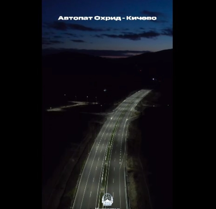 Николоски објави ноќно видео од автопатот Охрид-Кичево каде 40 километри се ставени во функција