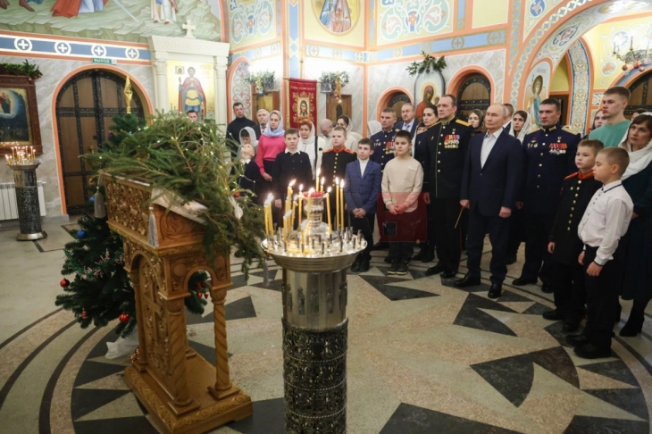 Путин на божиќна служба ја истакна „светата мисија“ на руските војници