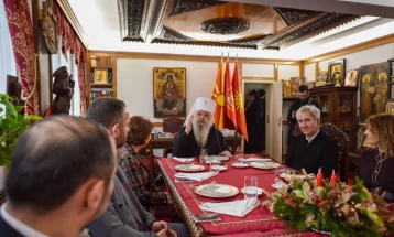 Божикна средба кај архиепископот Стефан