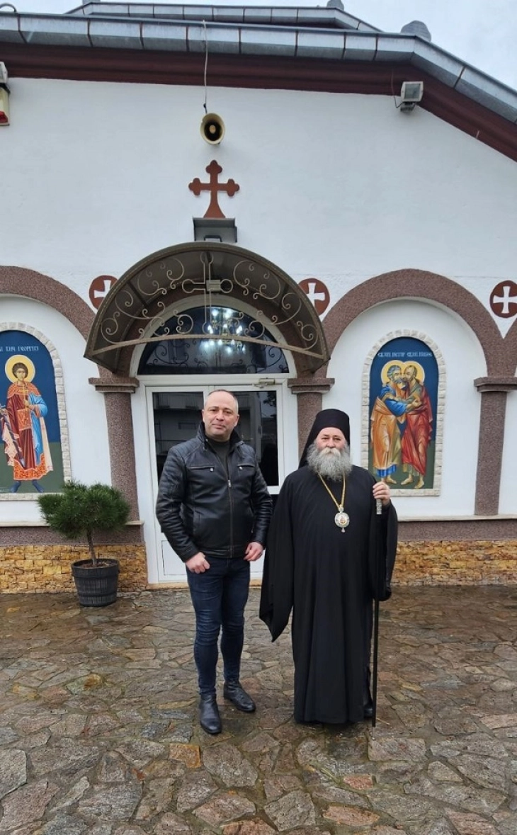 Градоначалникот Грозданов на празничната литургија во црквата „Св. великомаченик Георгиј“ во Кочани