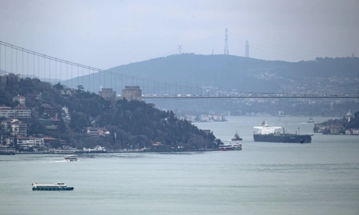 Силно невреме во Западна Турција: Прекинат сообраќајот низ Босфорот и Дарданелите