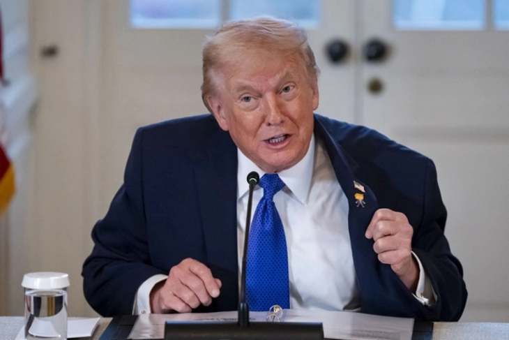 Трамп: Мора да го поседуваме Гренланд за да ги спречиме Русија и Кина да го земат