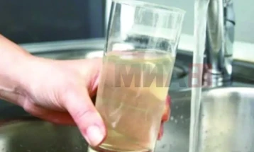 QMK: Krusheva me ujë të turbullt për pije pas shirave të rrëmbyeshëm, shërbimet intervenojnë edhe në pjesët e tjera të vendit