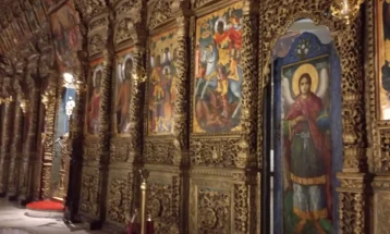 Православна црква: Конвертитите го откриваат источното православие на интернет, Црквата сака да им помогне да се причестат лице в лице