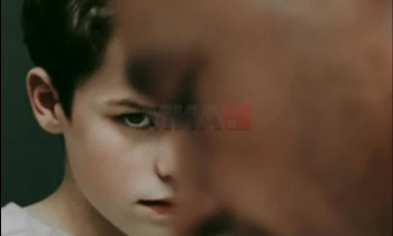 Ѕвездите на „Адолесценција“ блеснаа во ноќта на „Златните глобуси“