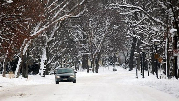 Reshjet e rrëmbyeshme të borës e komplikojnë situatën në Shqipëri dhe Kosovë; Forcat e armatosura shqiptare po gjurmojnë pas një burri i cili u mor nga ujërat e ardhur