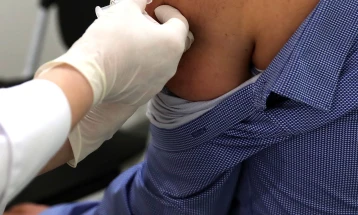 Health care workers to get free hepatitis shots against needle-stick injuries