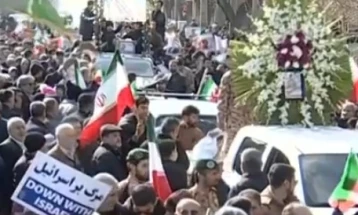 Mijëra demonstrues u tubuan në qendër të Teheranit për përkrahje të Qeverisë