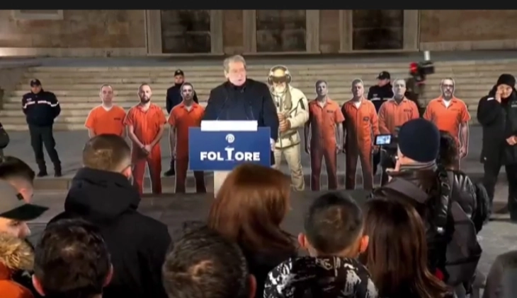 Бериша од протестот пред владата: Рама се движи кон државен удар и го блокира правосудниот систем, 2026 ќе биде година на падот на диктатурите