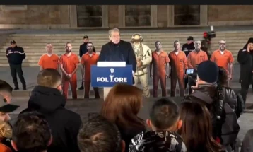 Бериша од протестот пред владата: Рама се движи кон државен удар и го блокира правосудниот систем, 2026 ќе биде година на падот на диктатурите