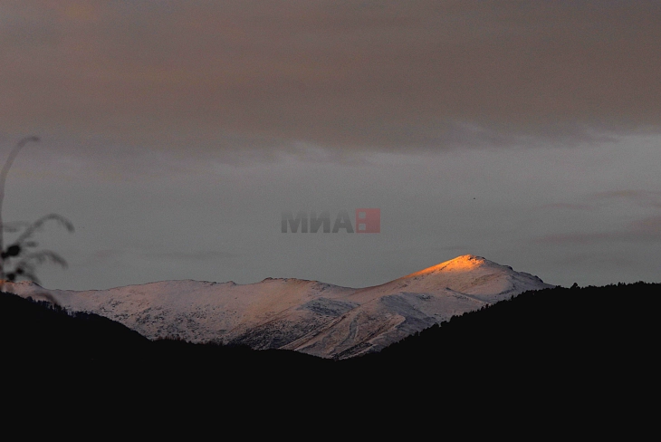 Mot me vranësira të ndryshueshme me periudha me diell dhe ftohtë