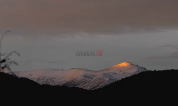Mot me vranësira të ndryshueshme me periudha me diell dhe ftohtë