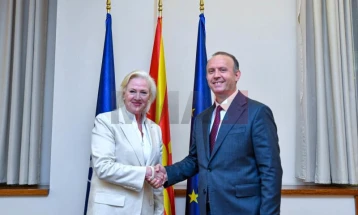 Takim lamtumirës i Gashit me ambasadoren amerikane Ageler