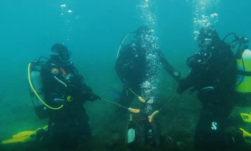Запален василичарскиот оган во водите на Охридското Езеро