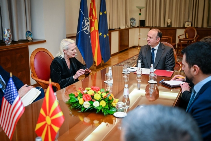 Takim lamtumirës i Gashit me ambasadoren amerikane, Ageler