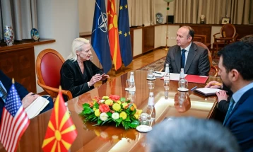 Takimi i lamtumirës i Gashit me ambasadoren amerikane, Ageler